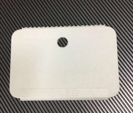 Malo strgalo za led 015